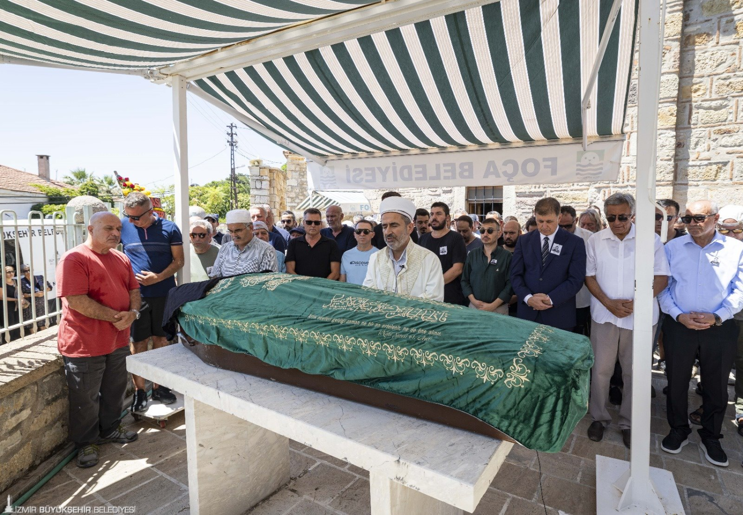 Foça’nın efsane başkanının oğlu son yolculuğuna uğurlandı
